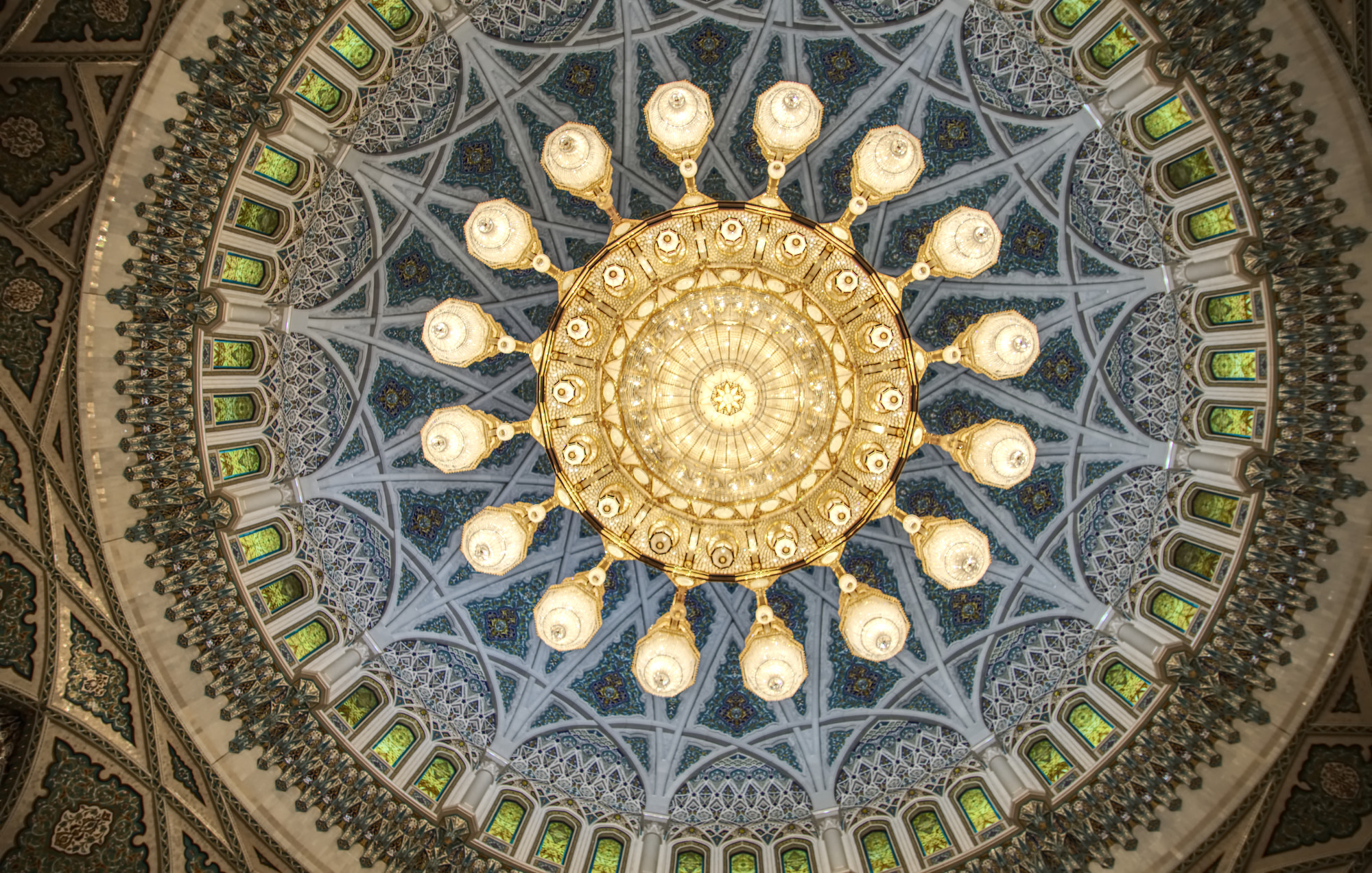 Kronleuchter in der Kuppel der großen Moschee von Mascat