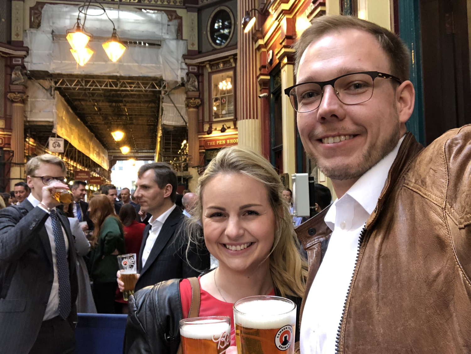Beer and cider in the pub "The Lamb Tavern" in the Leadenhall Market 