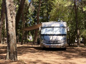 Das Wohnmobil auf dem Campingplatz Jurjevac in Starigrad