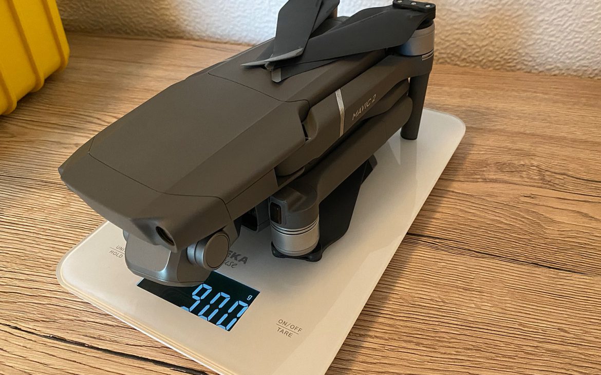 The take-off weight of the DJI Mavic 2 Pro is 900g without gimbal protection.