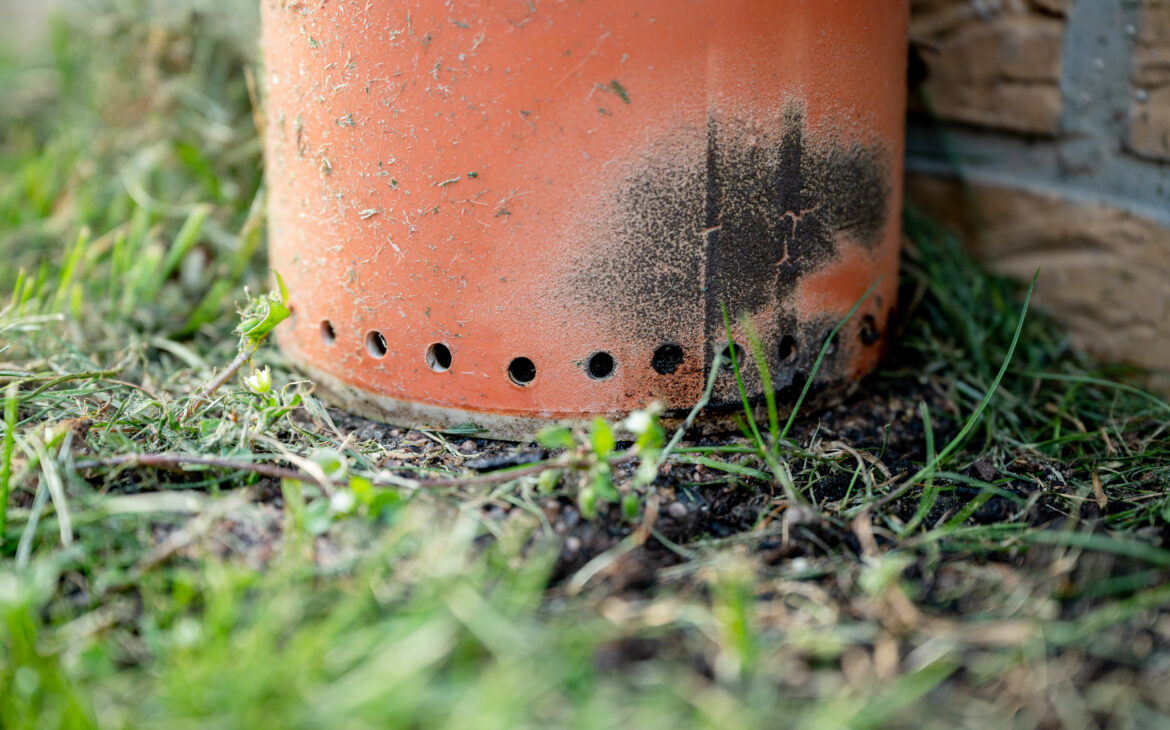 To allow excess drainage water, we drill several holes in the base at the lowest point of the vertical strawberry garden.