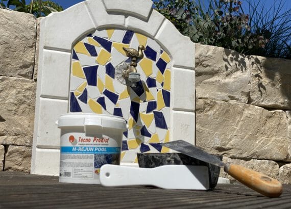 Grouting in wet areas: Algae repellent, waterproof with special pool grout.