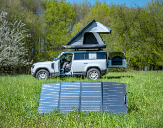 Self sufficient power supply on the road with campervan and offroad vehicle: Battery storage and Solar panel