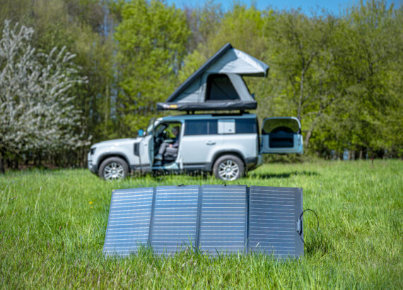 Self sufficient power supply on the road with campervan and offroad vehicle: Battery storage and Solar panel