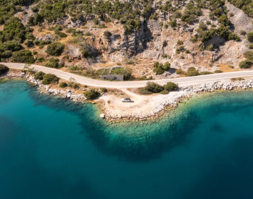 Offroading Greece‘s mainland coasts with Defender and roof tent