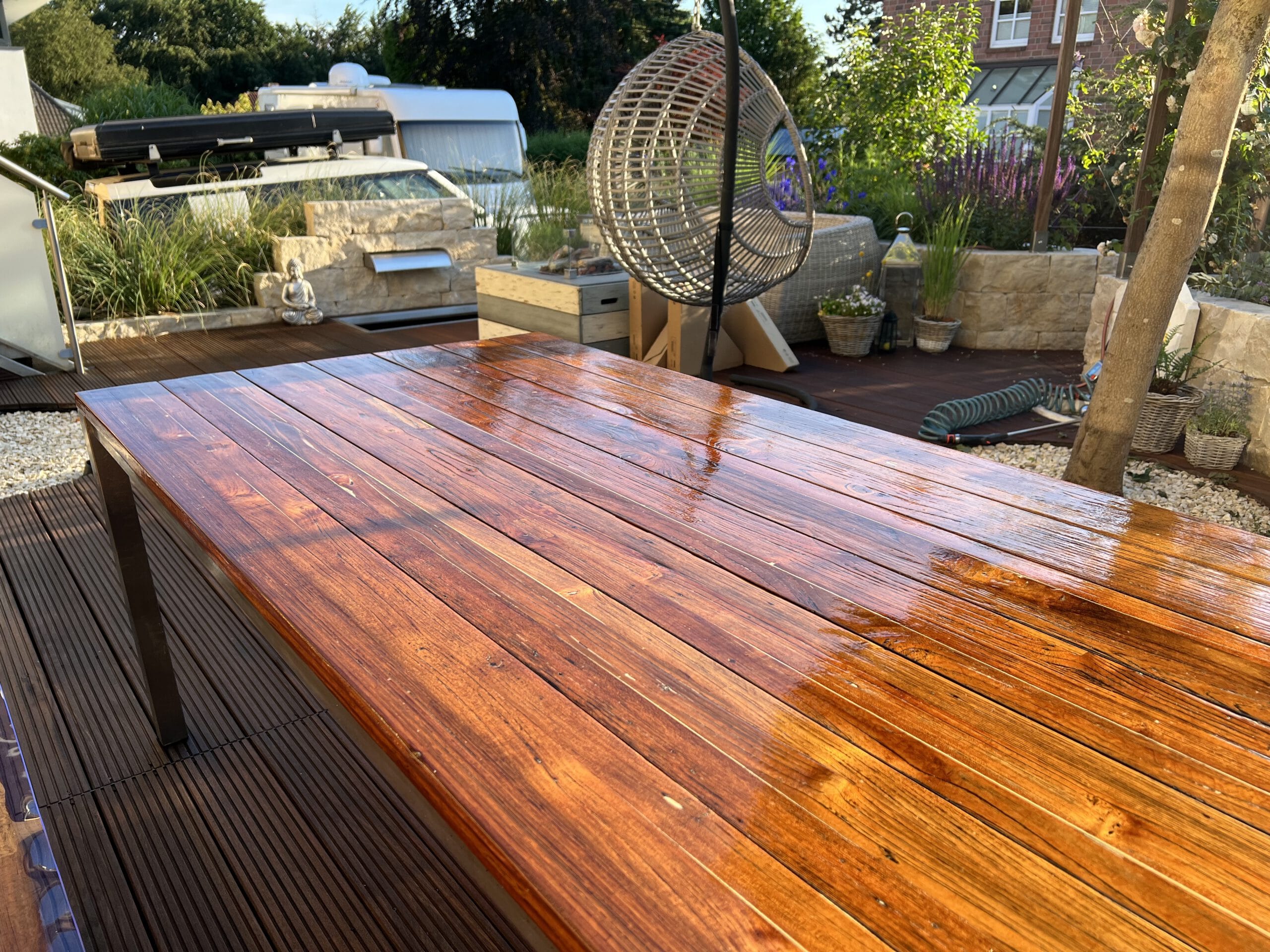 Varnish teak garden furniture: Options and result - Pixelfriedhof